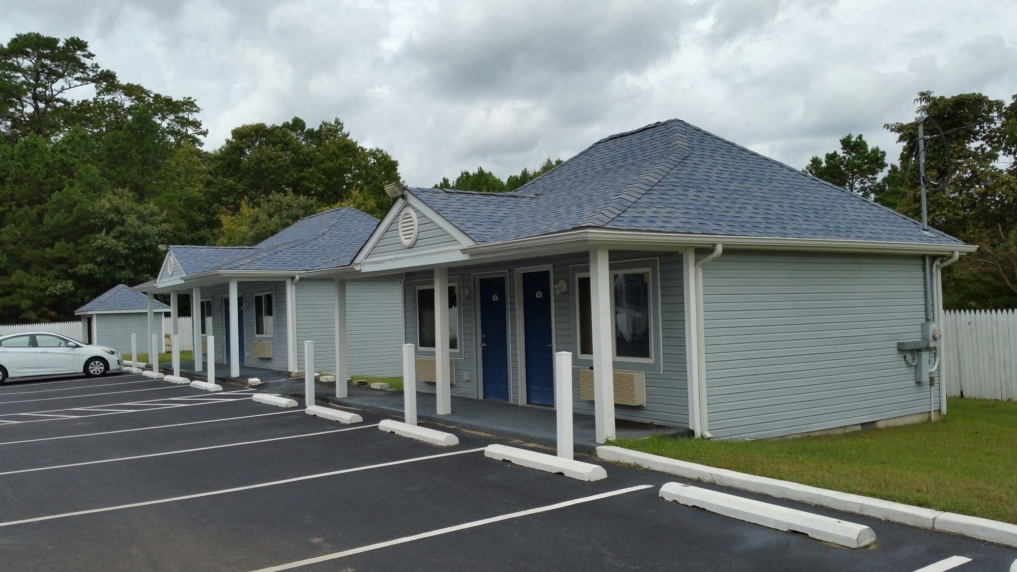 Village Inn & Suites - Smithville Exterior photo